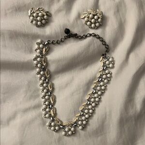 VINTAGE Set of 3  Elegant White Floral Necklace & Earring Set Classic $$$ GUC